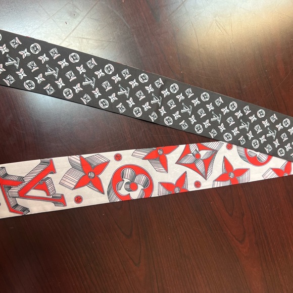 Louis Vuitton Silk Bandeau - Picture 2 of 6
